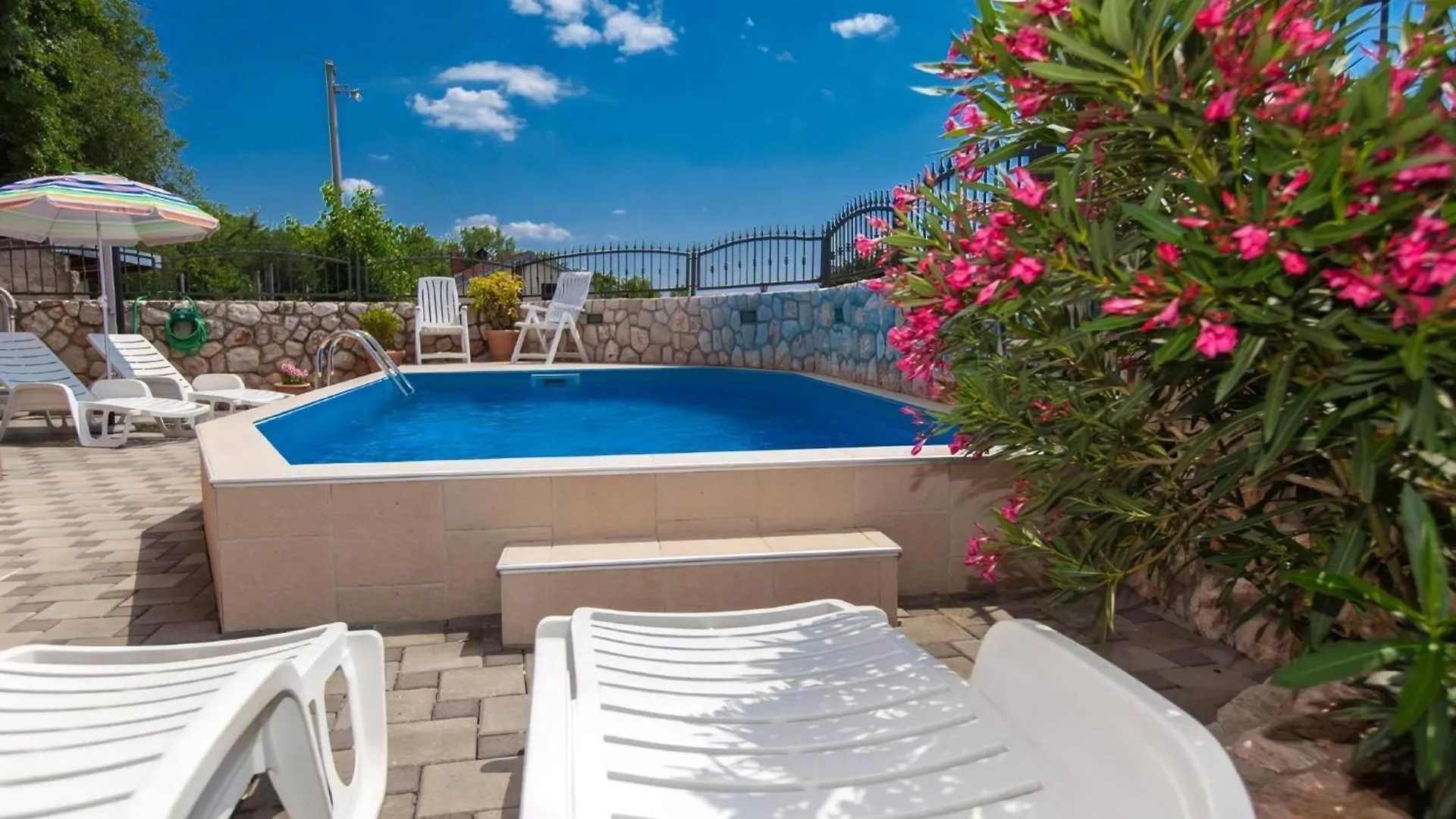 Haus Veronika تْسْغيكفانِتْسا 0*,